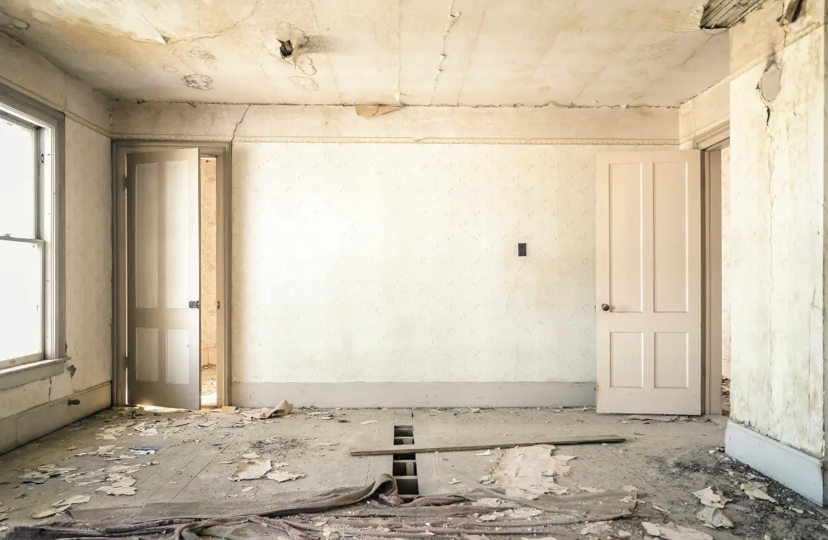 Waste disposal crew managing a cleanout project in Johns Creek